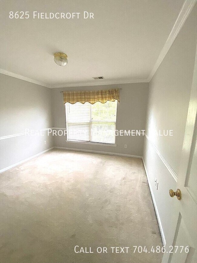 Foto del edificio - 8625 Fieldcroft Dr