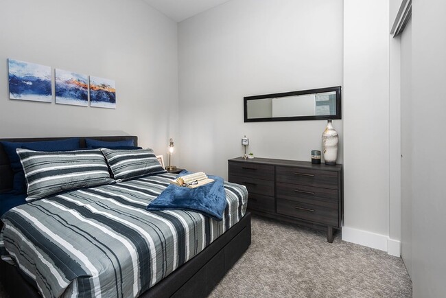 Building Photo - The Residences at Delmar DivINe