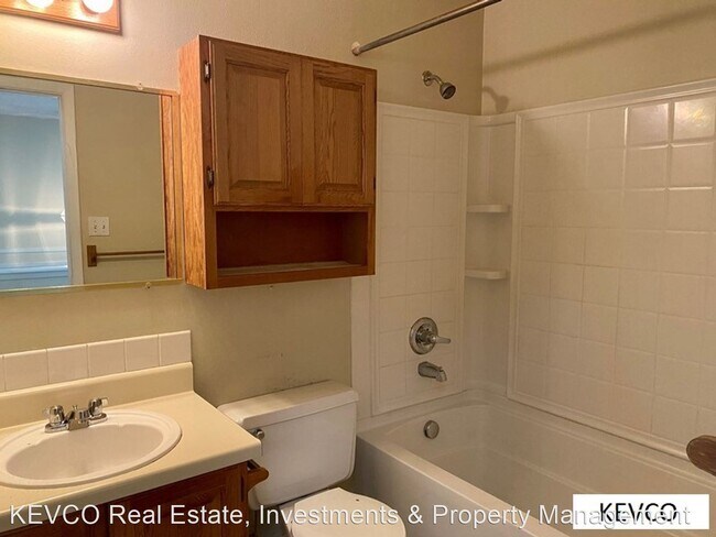 Building Photo - 4 br, 2 bath House - 600 Tyler St