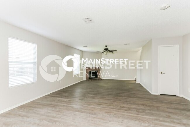 Building Photo - 4 Bedroom Pet-Friendly Home in Fort Worth, TX with Main Street Renewal