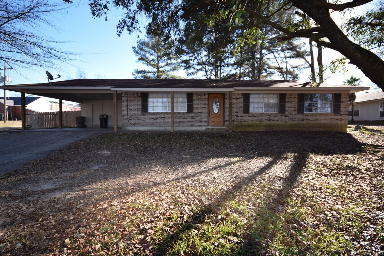 Primary Photo - Spacious Home with Large Fenced Yard