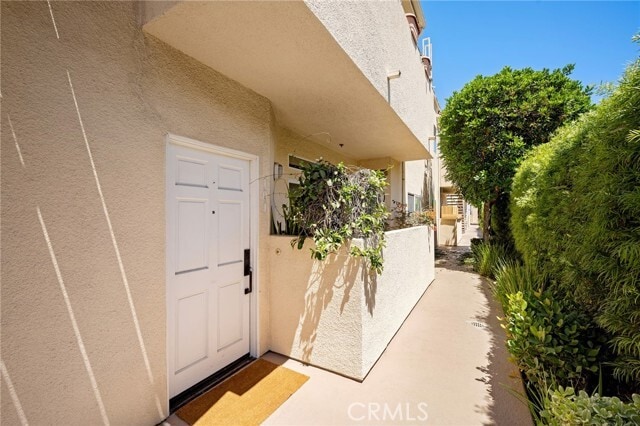 Building Photo - 13801 Oxnard St