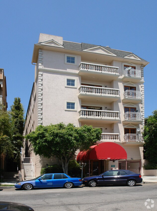 Foto del edificio - 137 N Doheny Dr