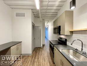 Building Photo - 951 W Dakin St