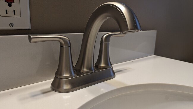 Foto del edificio - 5042 Mardel Avenue