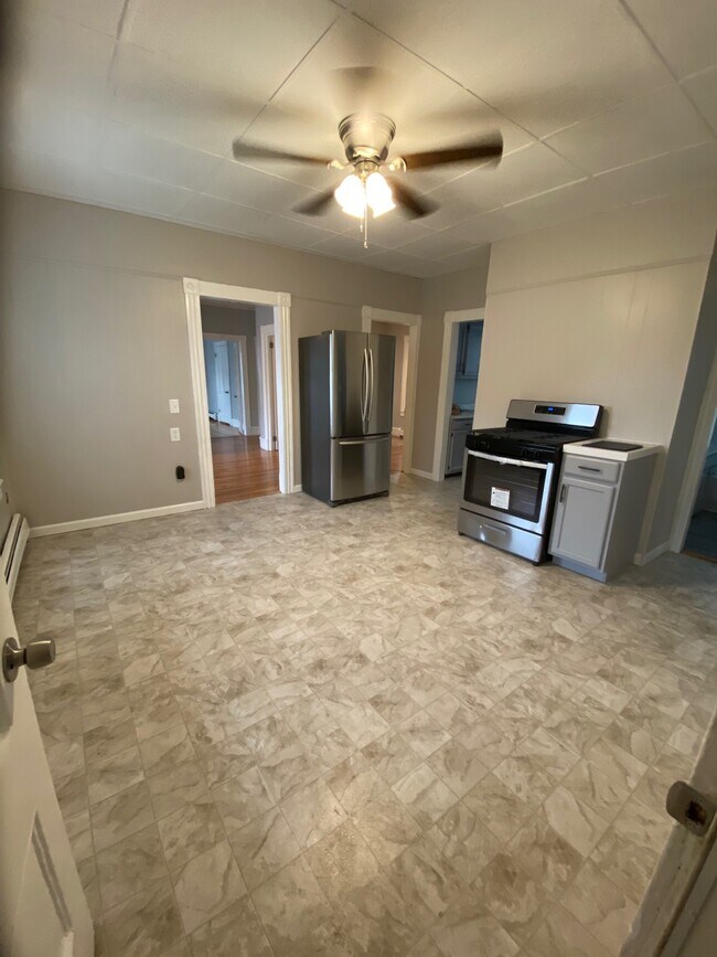 Kitchen - 38 Sargent St