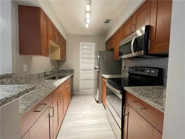 Building Photo - 4106 Pine Heights Dr NE