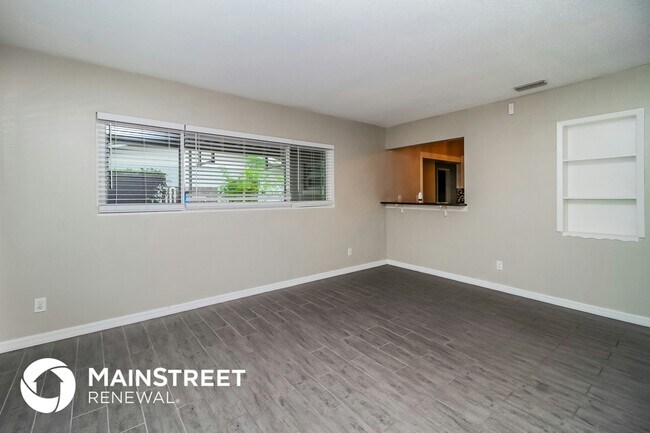 Foto del edificio - 503 Roy Blvd