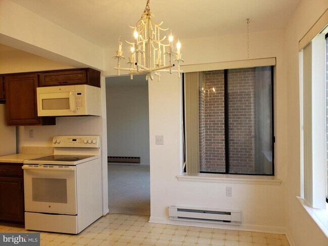 Building Photo - 15311 Pine Orchard Dr