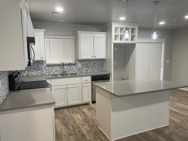 Building Photo - Remodeled home on the heart of Norman!