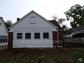 Building Photo - 921 7th Pl SW