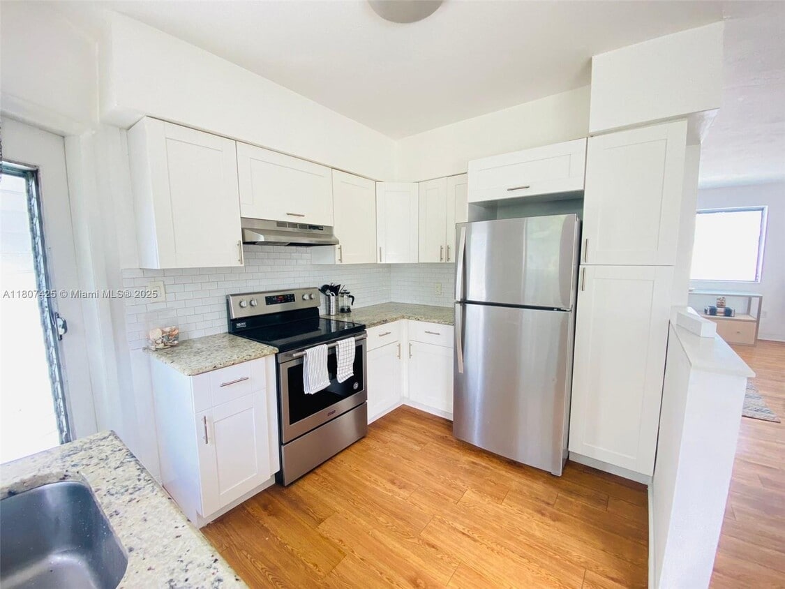 Primary Photo - 1135 101st St