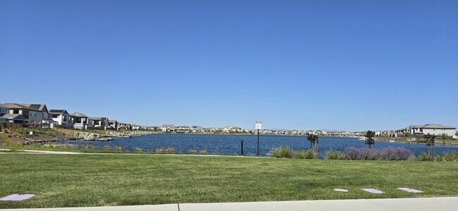 Foto del edificio - Lathrop Explore the best of River Islands ...