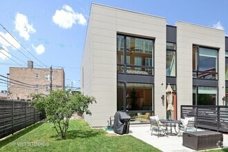 Building Photo - 4832 N Clark St