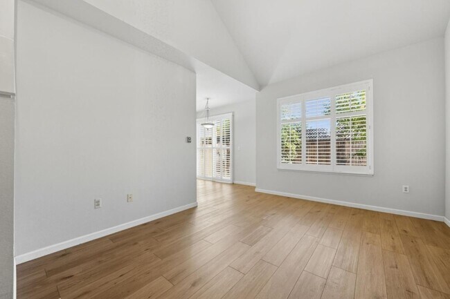 Building Photo - Blossom Circle