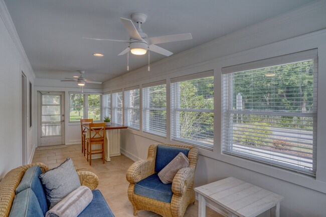 Foto del edificio - 705 Country Club Rd