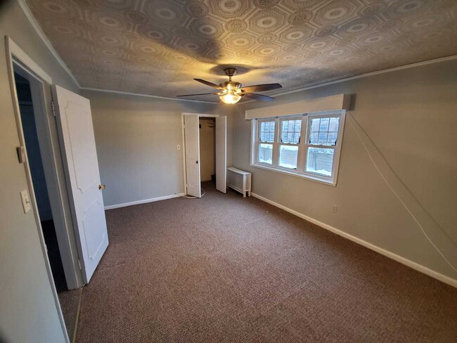 Building Photo - 167 Forest Ave