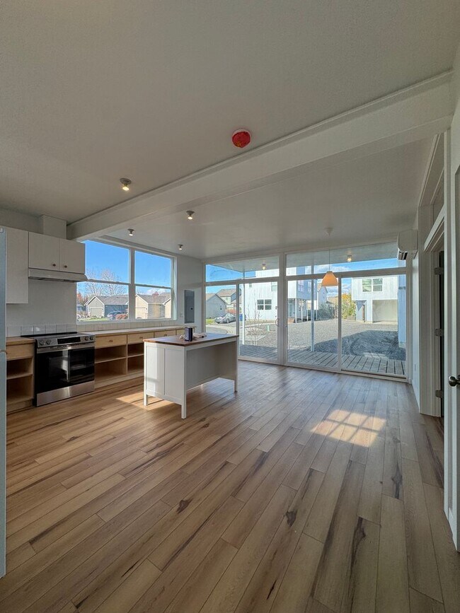 Building Photo - Spacious 4-Bedroom, 3-Bath Home with Stunning Views