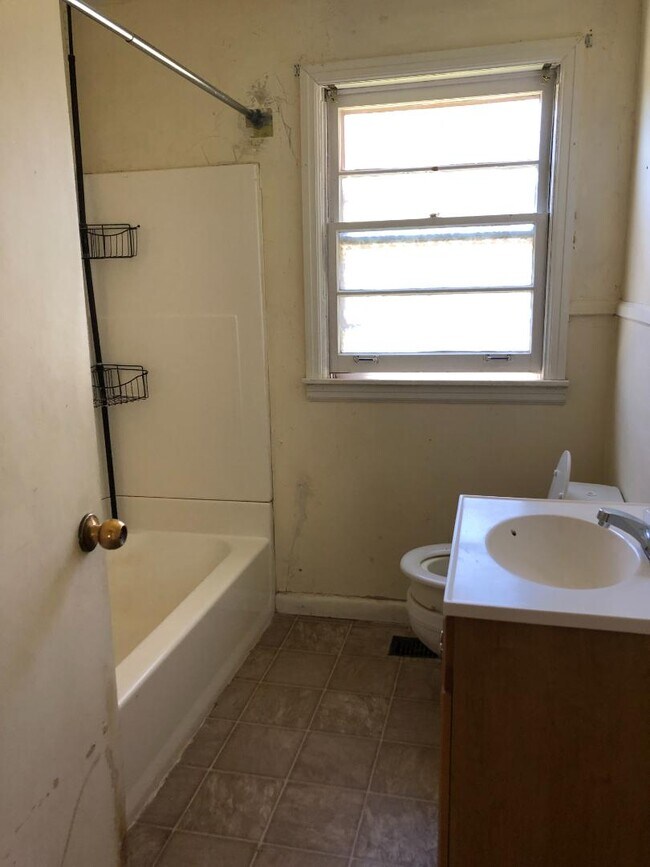 Foto del edificio - 406 Maynard Dr