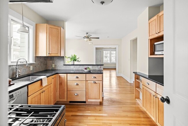 Building Photo - 23-25 Brimmer St