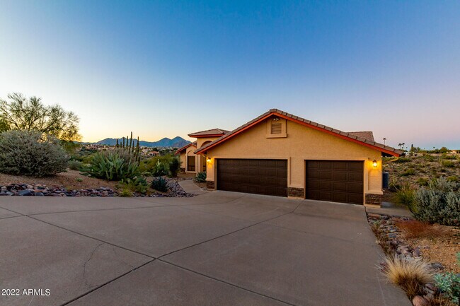 Building Photo - 16246 E Emerald Dr