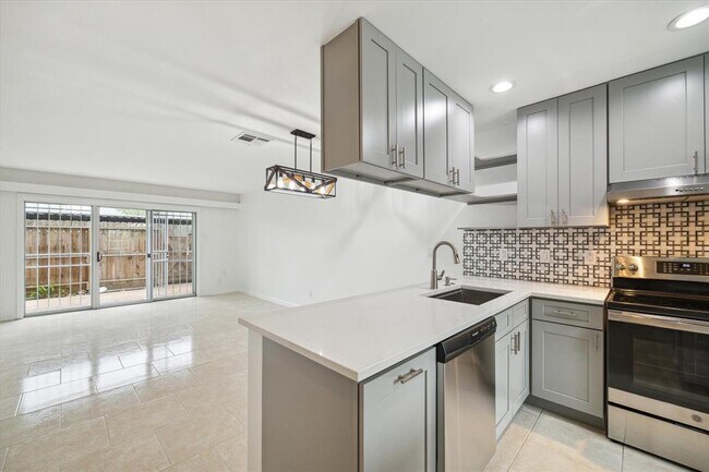 Foto del edificio - 7821 Rue St Cyr St