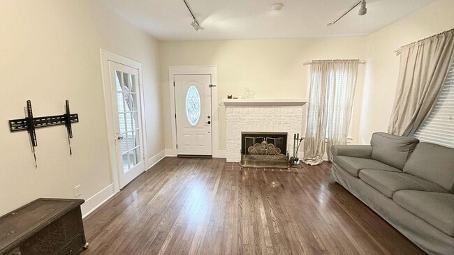 Foto del edificio - 2220 Avalon Pl