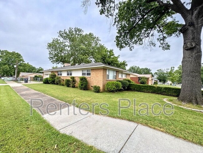 Foto del edificio - 1738 S 74th Ave E