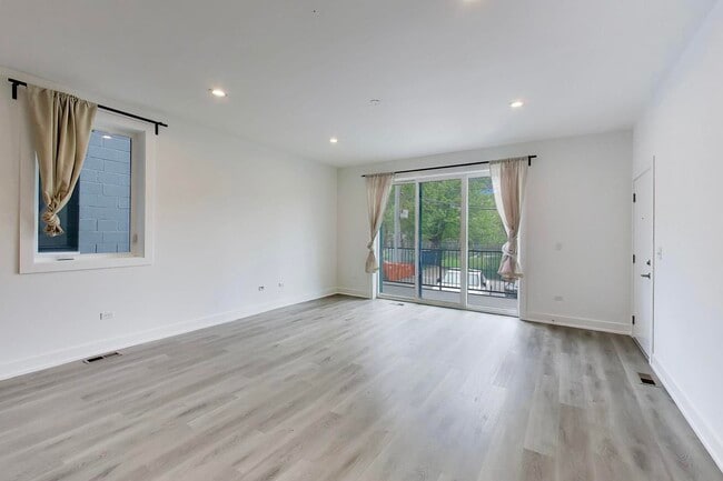 Foto del edificio - 3950 S Indiana Ave