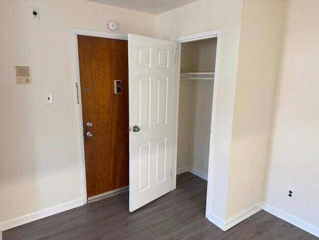 Front door & - 2 S Swarthmore Ave