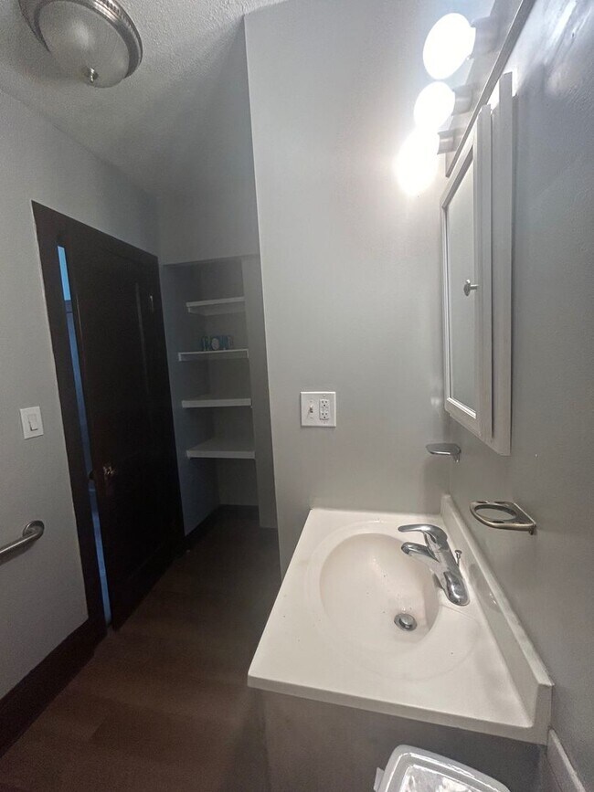 Building Photo - 2103 W 106 ST