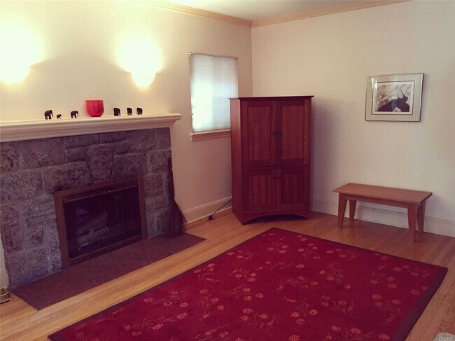 Foto del edificio - 64-30 Ellwell Crescent