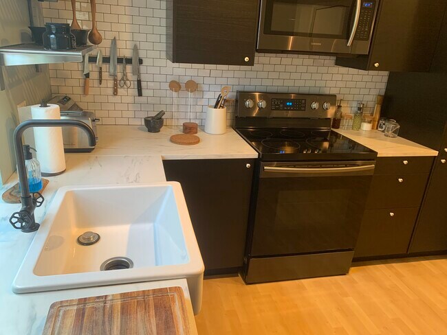Foto del edificio - 6241 Wheaton Dr