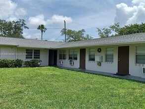 Building Photo - 1431 SW 24th Ct