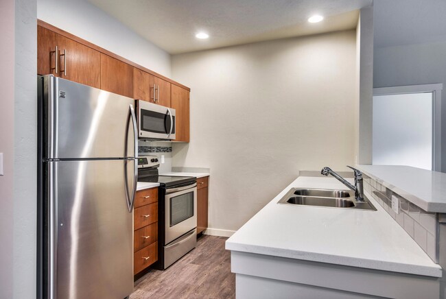 Foto del edificio - 827 E Riverside Dr