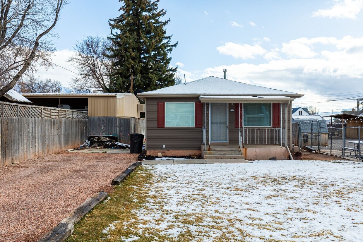 Foto principal - Cute 2 Bedroom 1 bath Home in the heart of...