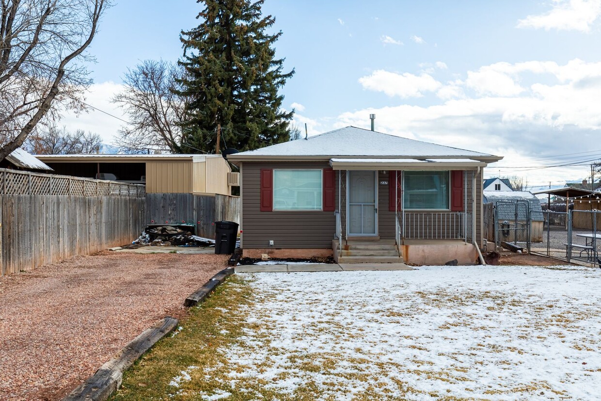 Primary Photo - Cute 2 Bedroom 1 bath Home in the heart of...