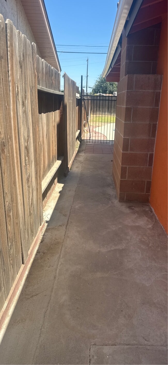 Building Photo - 2318 Hasti Acres Dr