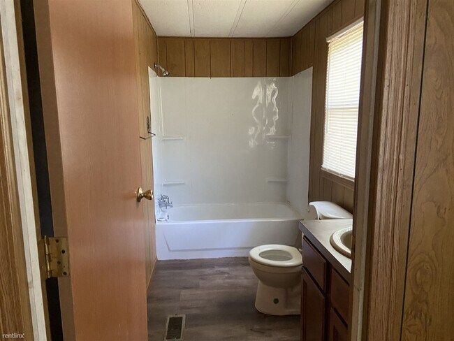 Building Photo - 3 br, 2 bath House - 360 Oak Dr