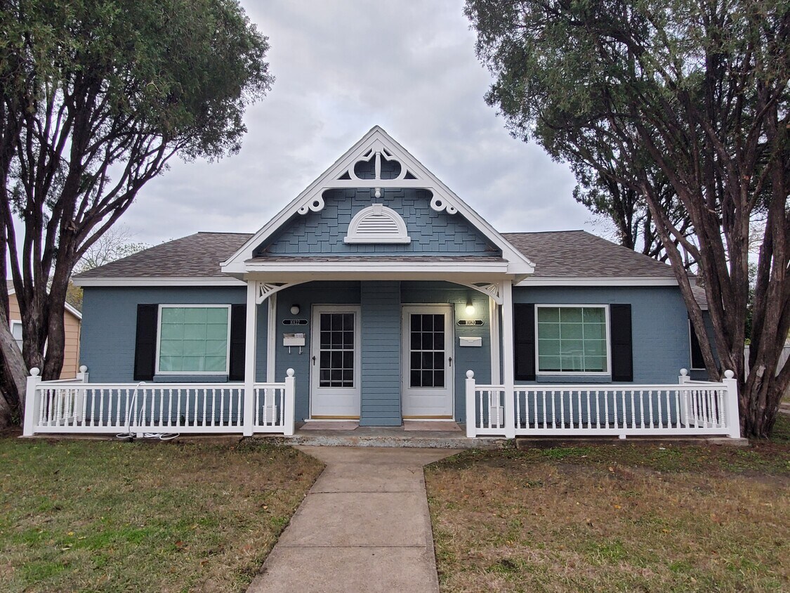 Front of Duplex/Right Side - 10120 Kilarney Dr