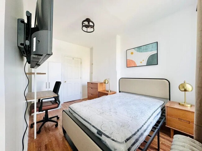 Foto del edificio - Furnished room/NOT APARTMENT