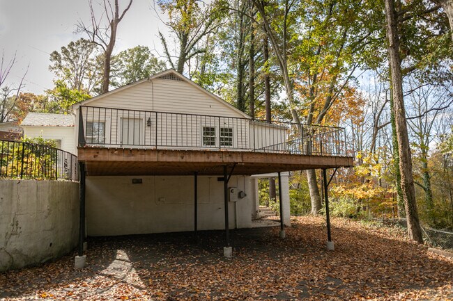 Building Photo - 121 Woodbine Terrace
