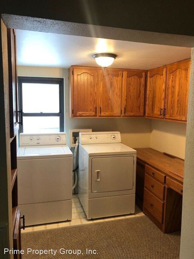 Building Photo - 2 br, 1 bath House - 715 S Walnut St