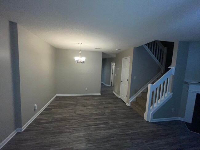 Building Photo - Must see this 3 bedroom 2.5 bath Townhouse...