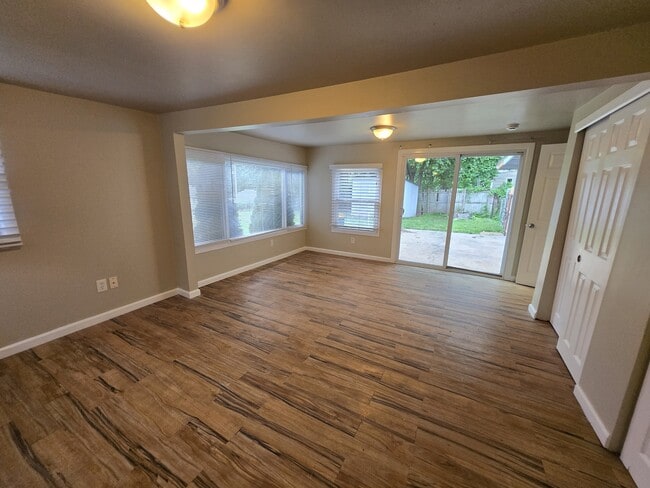 Foto del edificio - 8444 Engler Ave