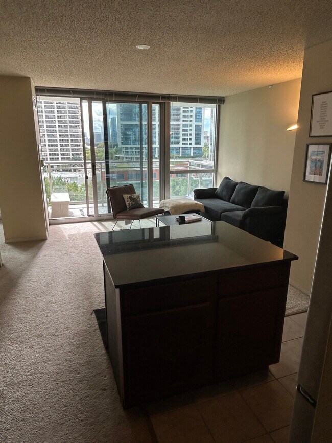 Foto del edificio - 360 E South Water St