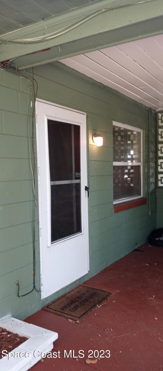 Foto del edificio - 250 Le Jeune Dr