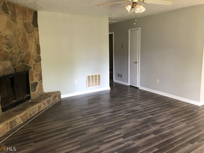 Foto del edificio - 260 Park Ridge Dr