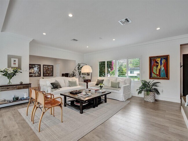 Building Photo - 13555 SW 74th Ave