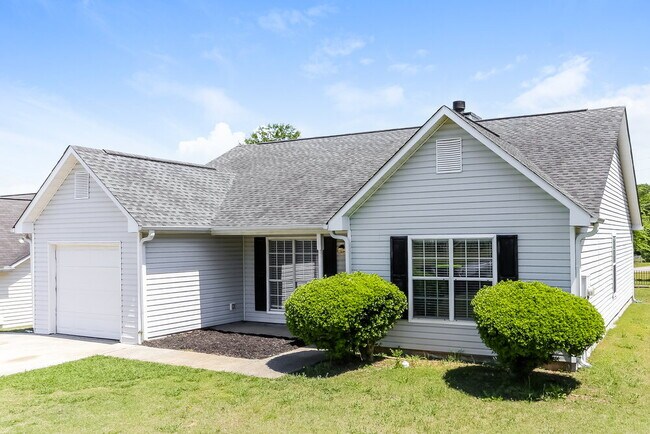 Building Photo - 405 Village Cir